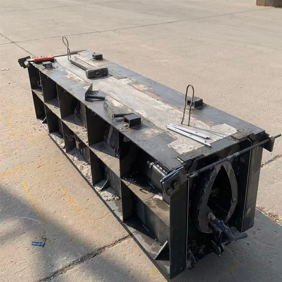 Metalinė drenažo kanalo forma