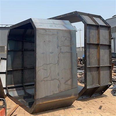 Trijų kamerų septinio rezervuaro forma